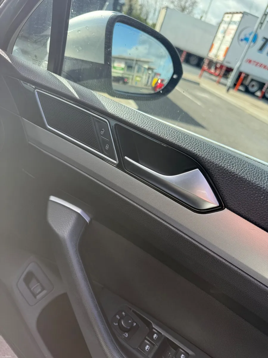 Volkswagen Passat 2016 - Image 4