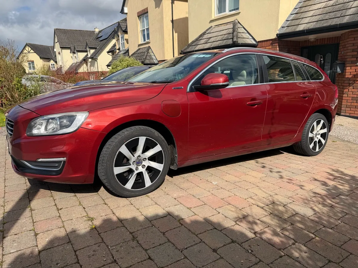 2015 Volvo V60 D6 2.4d plugin hybrid - Image 2