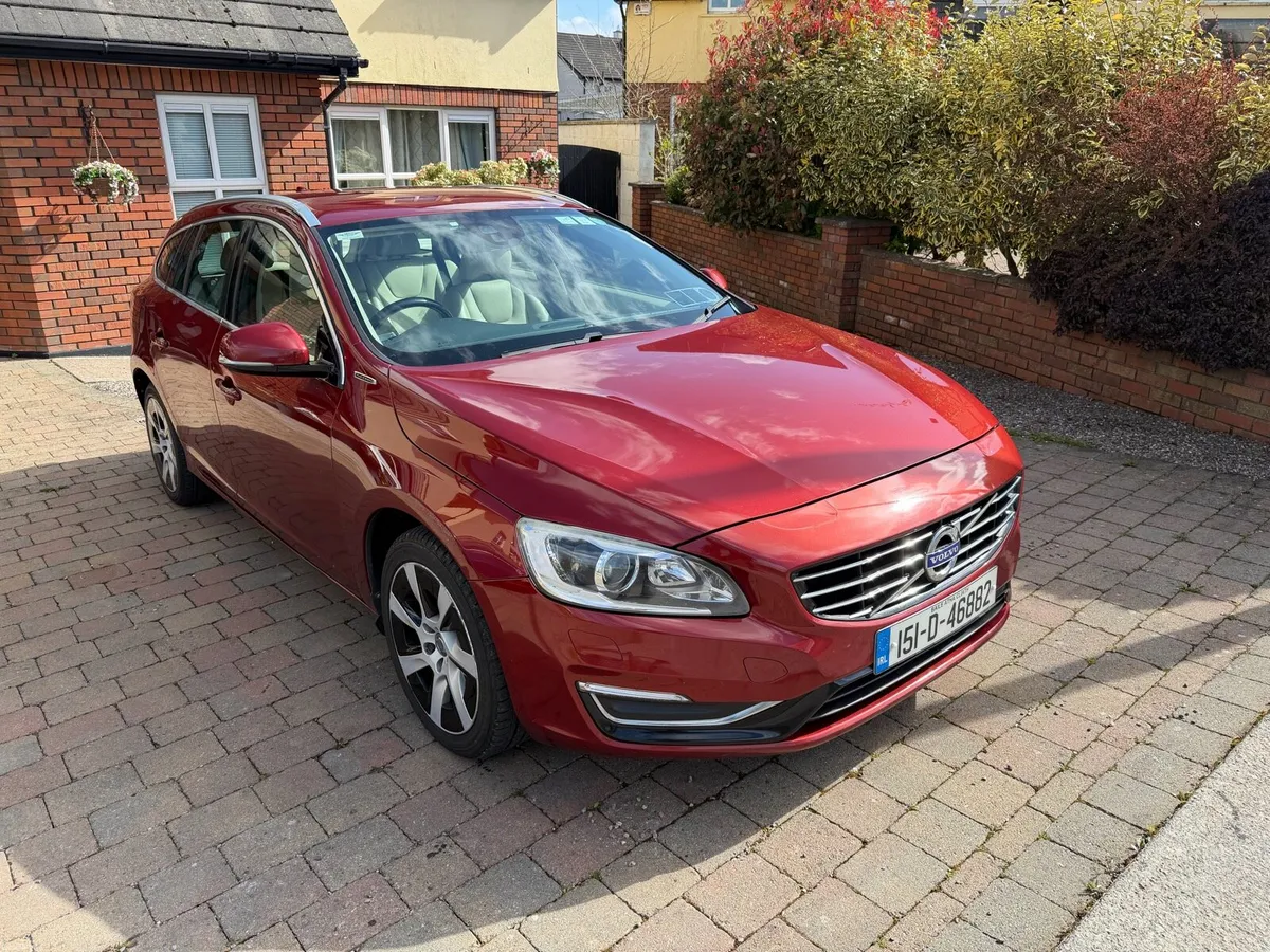 2015 Volvo V60 D6 2.4d plugin hybrid - Image 1