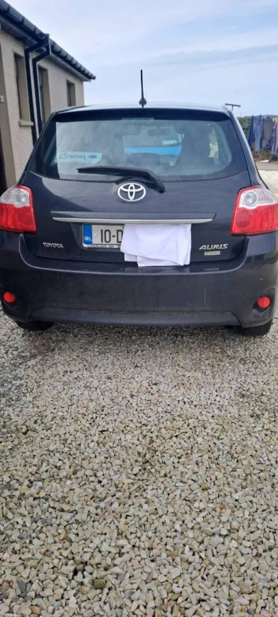 2010 Black Toyota Auris - Image 3