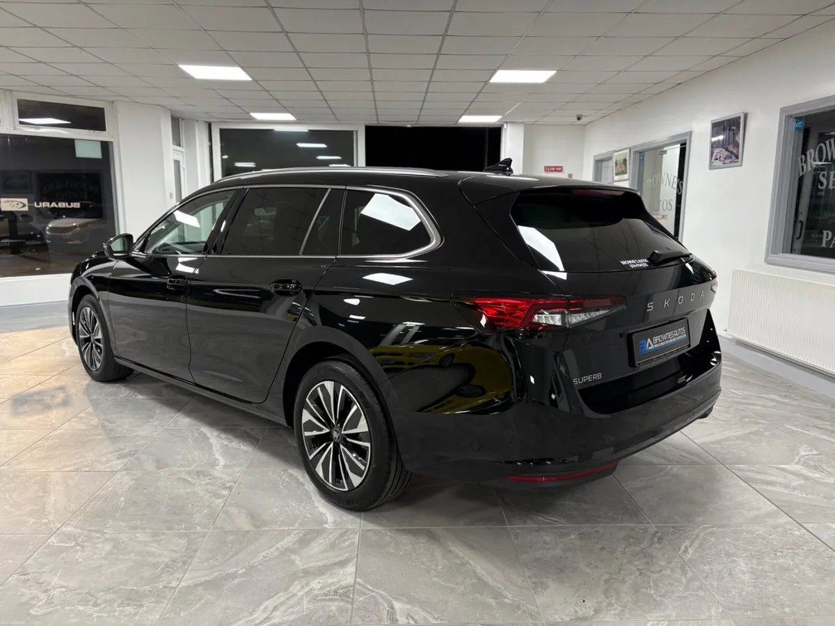 2025 Skoda Superb SE Technology Automatic - Image 5