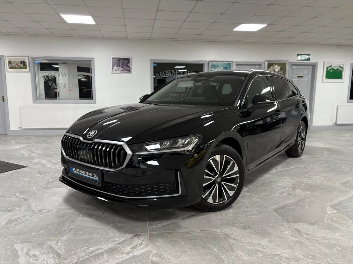 2025 Skoda Superb SE Technology Automatic - Image 2