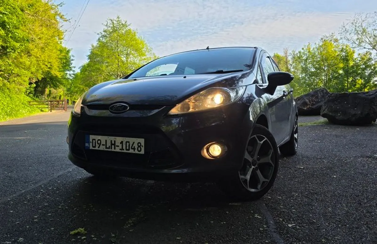 2009 Ford Fiesta - Image 2