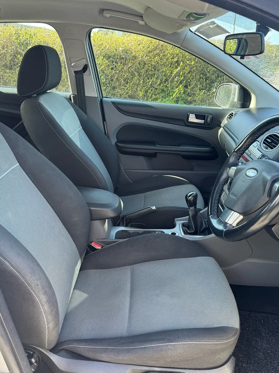 2010 Ford focus - Image 4