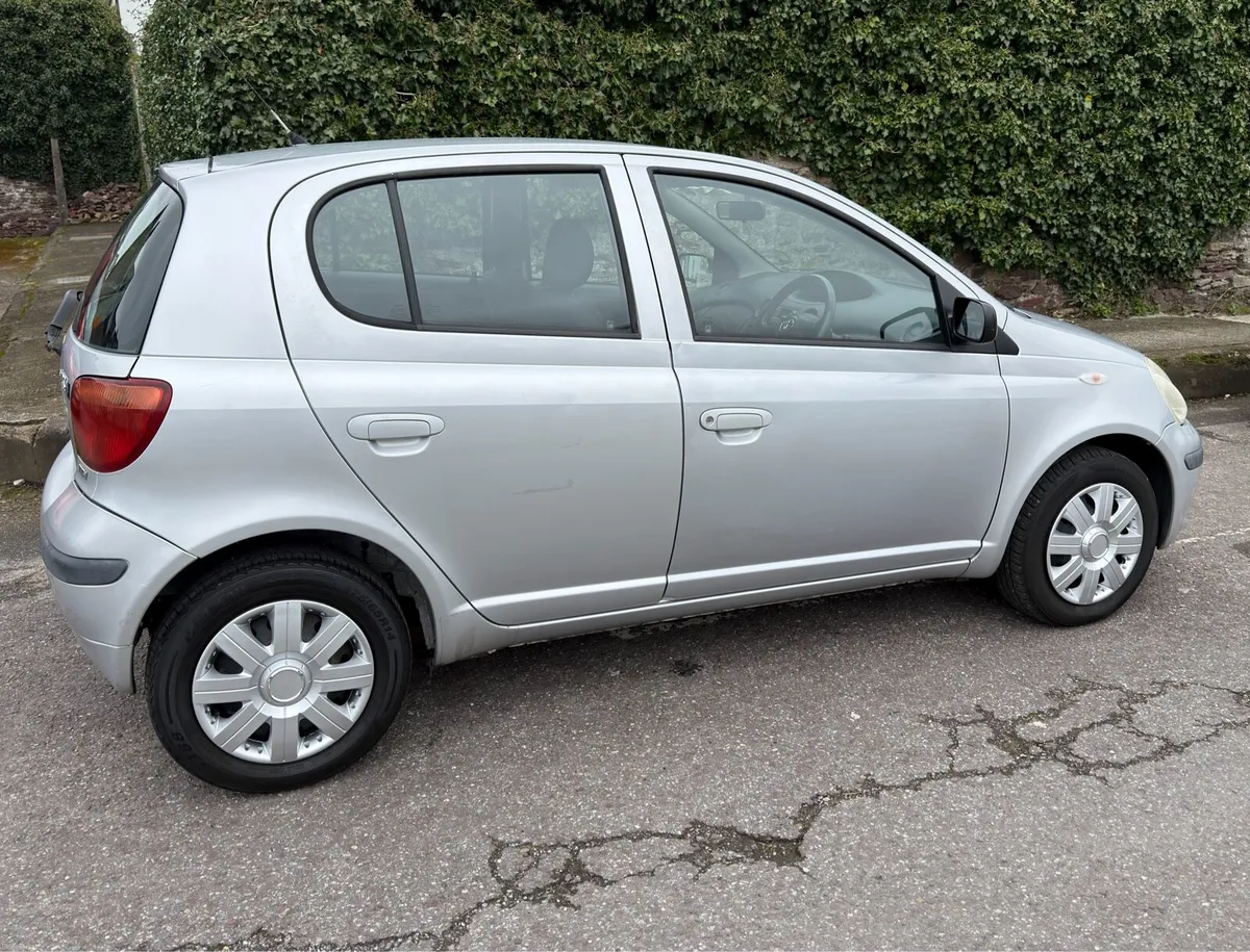 Yaris 2003 - Image 2