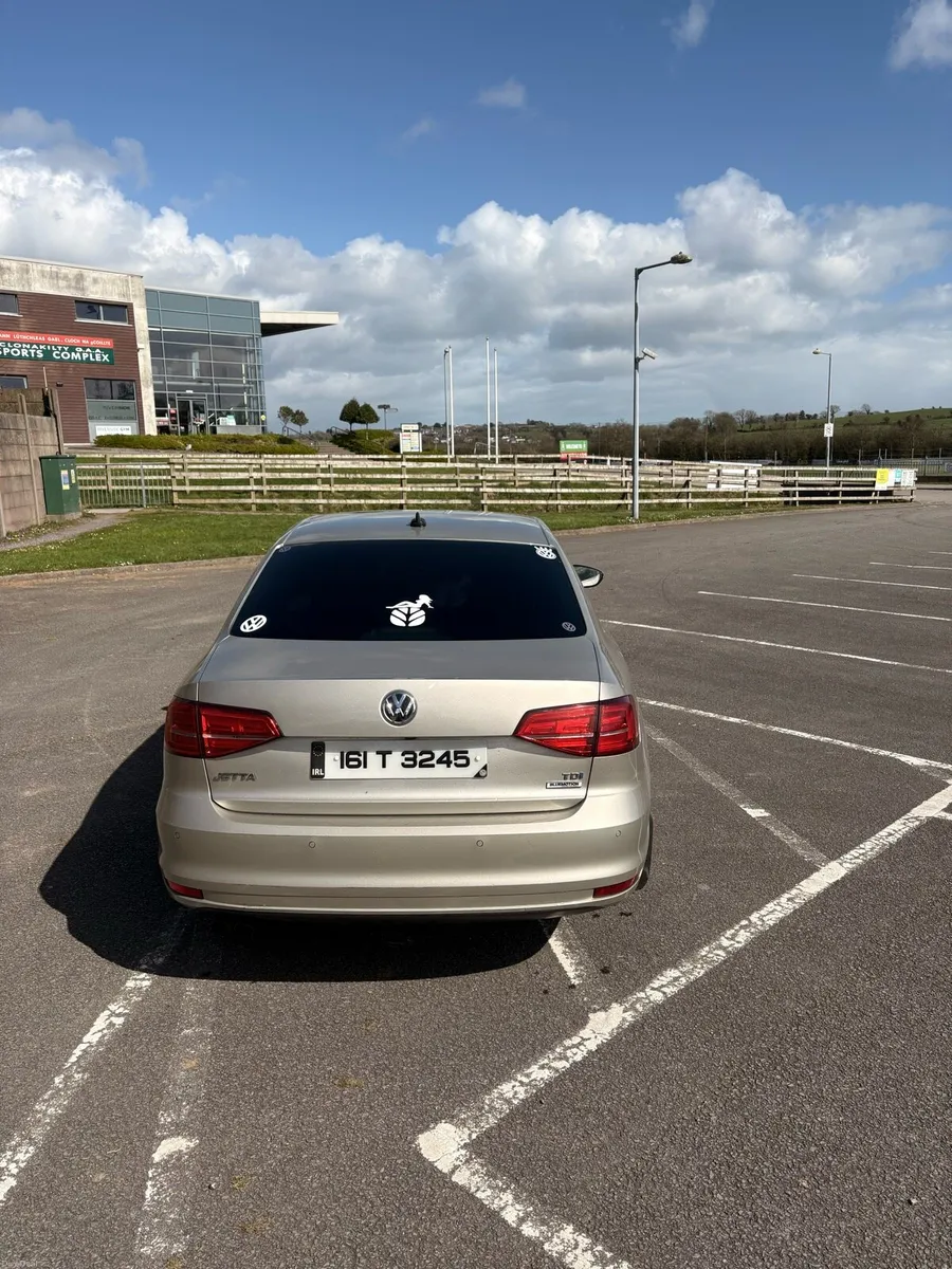 Volkswagen Jetta 2016 2.0L Highline - Image 4