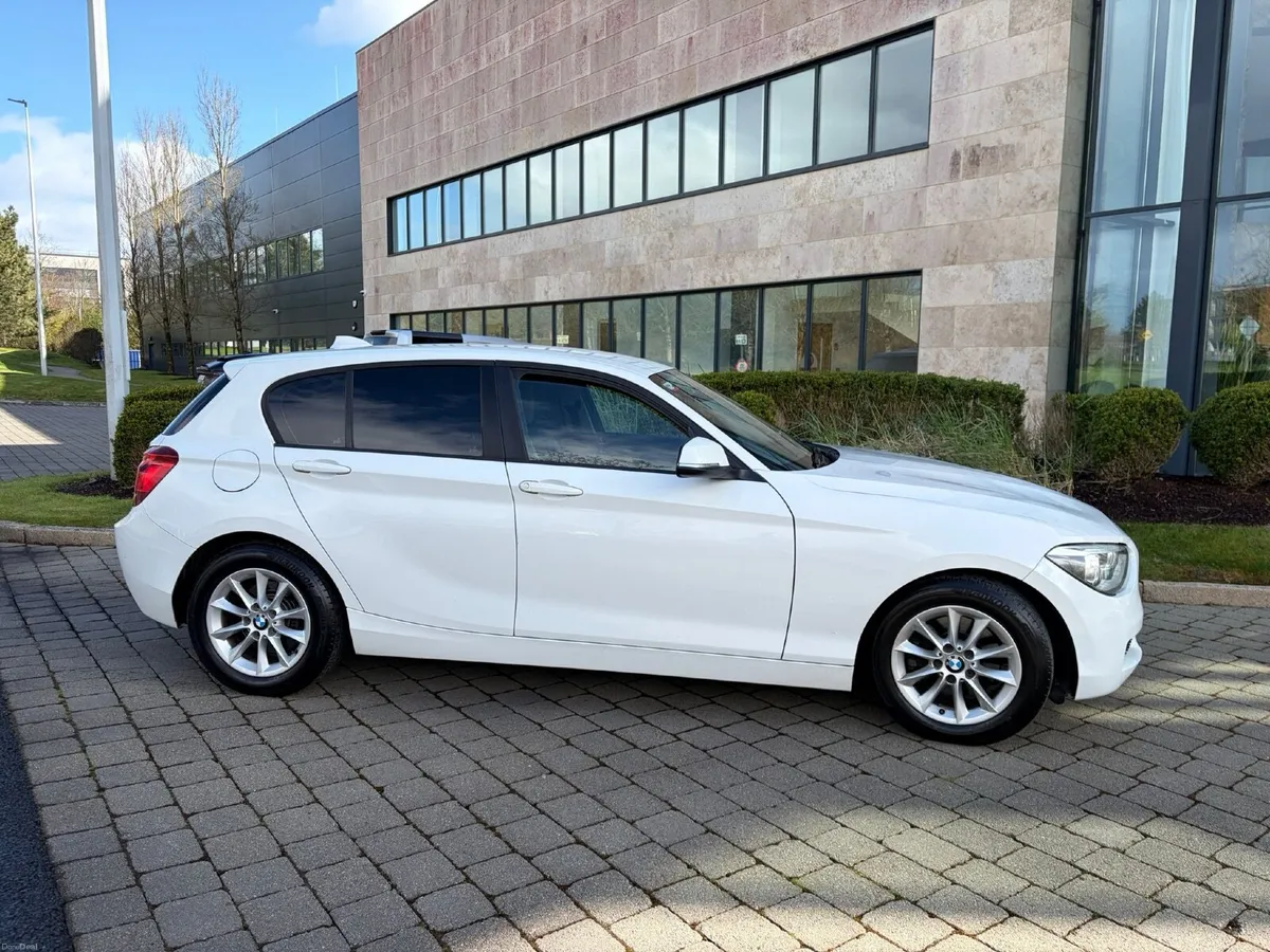 132 BMW116i automatic low km - Image 1