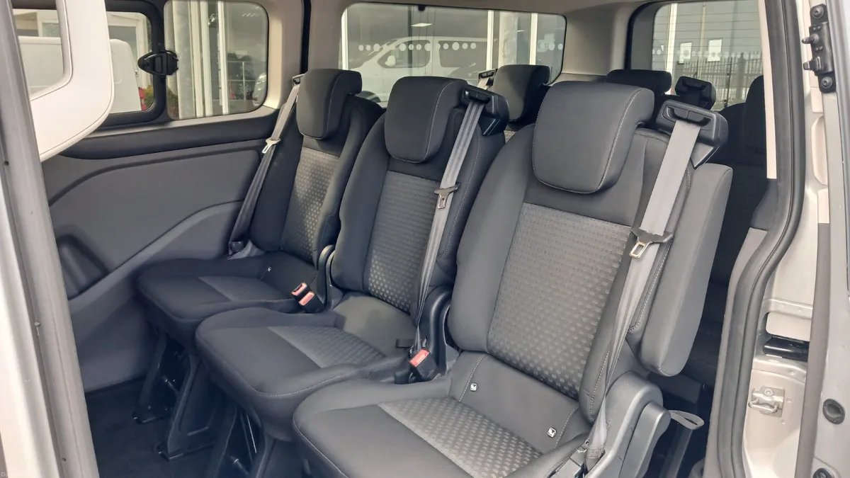 182 FORD CUSTOM TOURNEO LWB 9 SEAT LOW MILES - Image 4