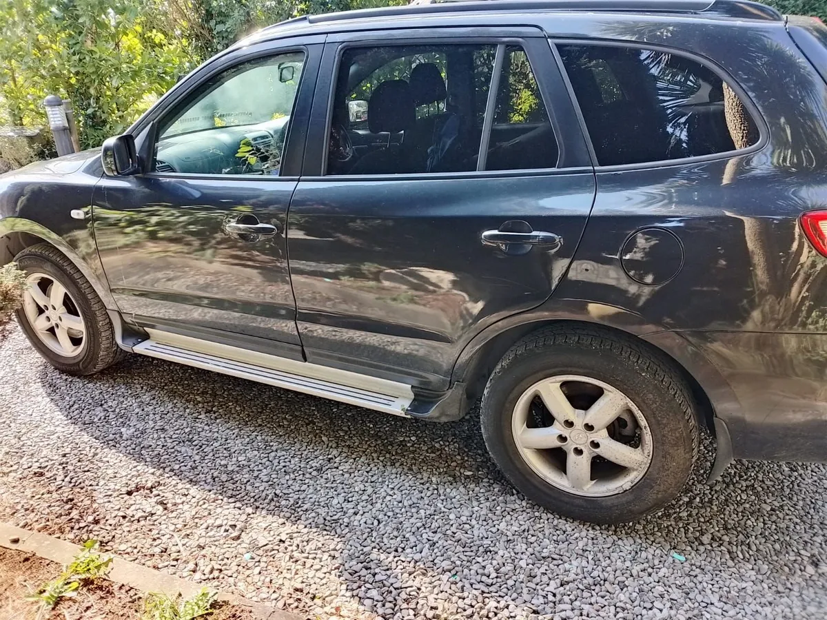 Hyundai Santa Fe 2008 - Beautiful Driver - Image 3