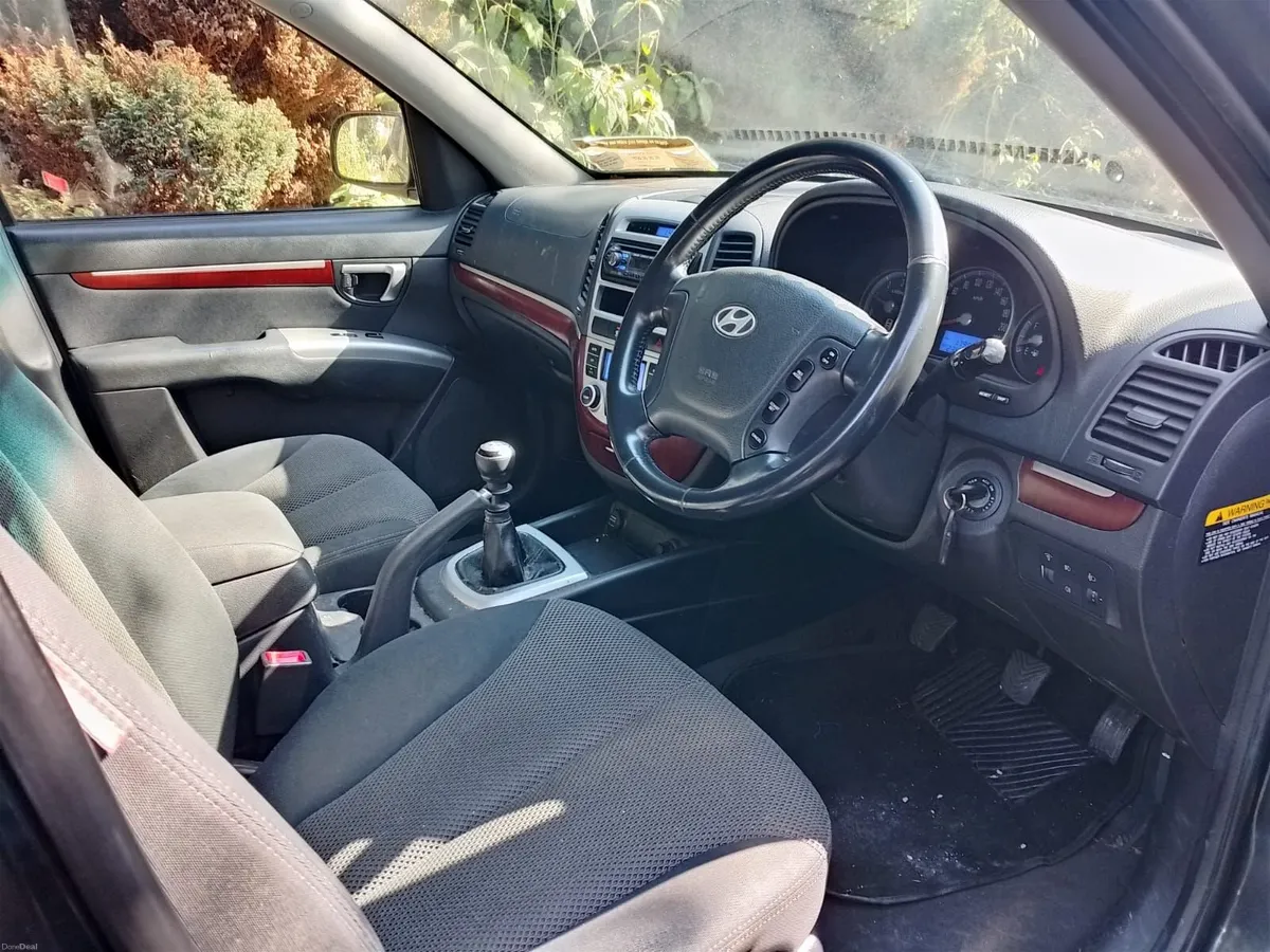 Hyundai Santa Fe 2008 - Beautiful Driver - Image 4