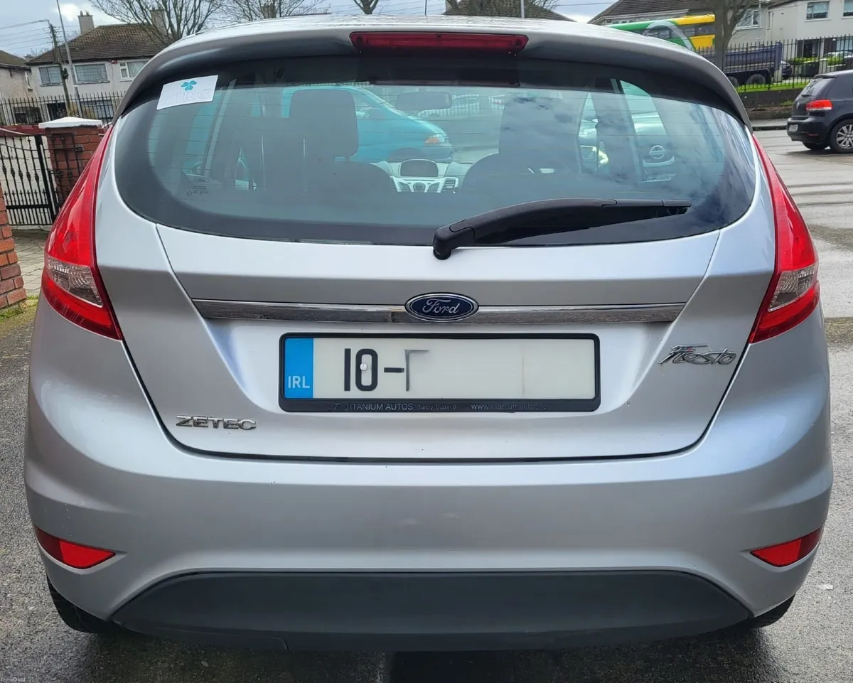 Ford Fiesta Zetec 2010 - Image 3