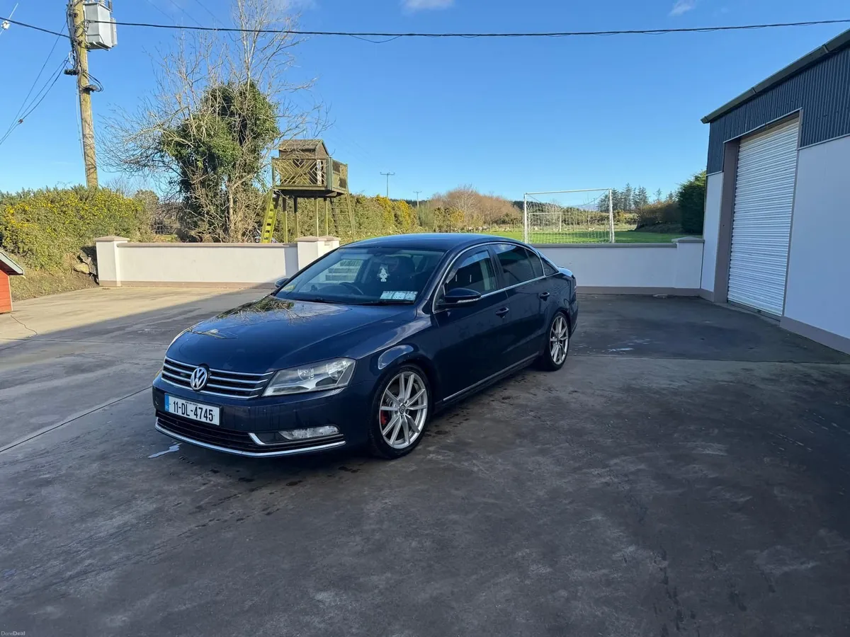 Volkswagen Passat 2011 - Image 1