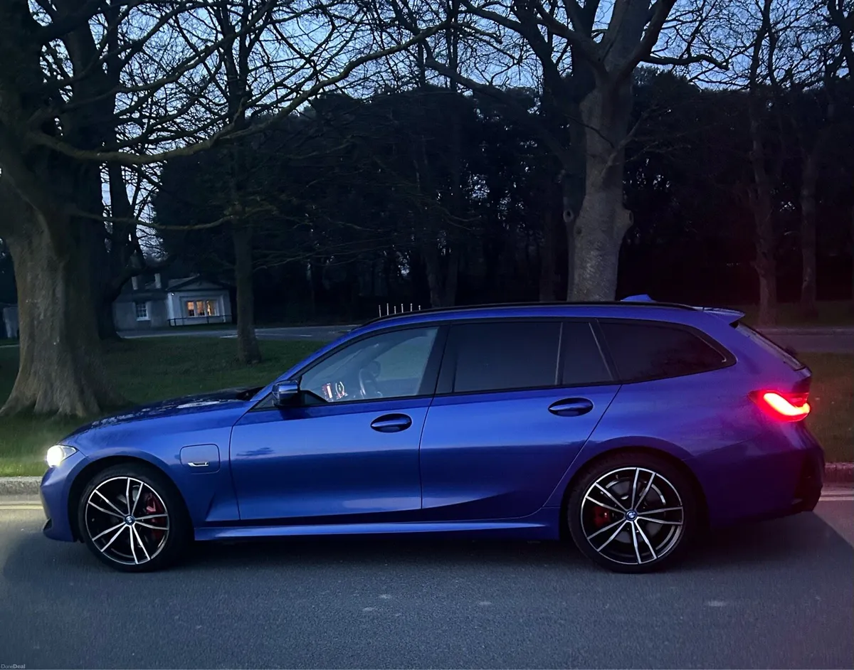 BMW 330E M SPORT - Image 3