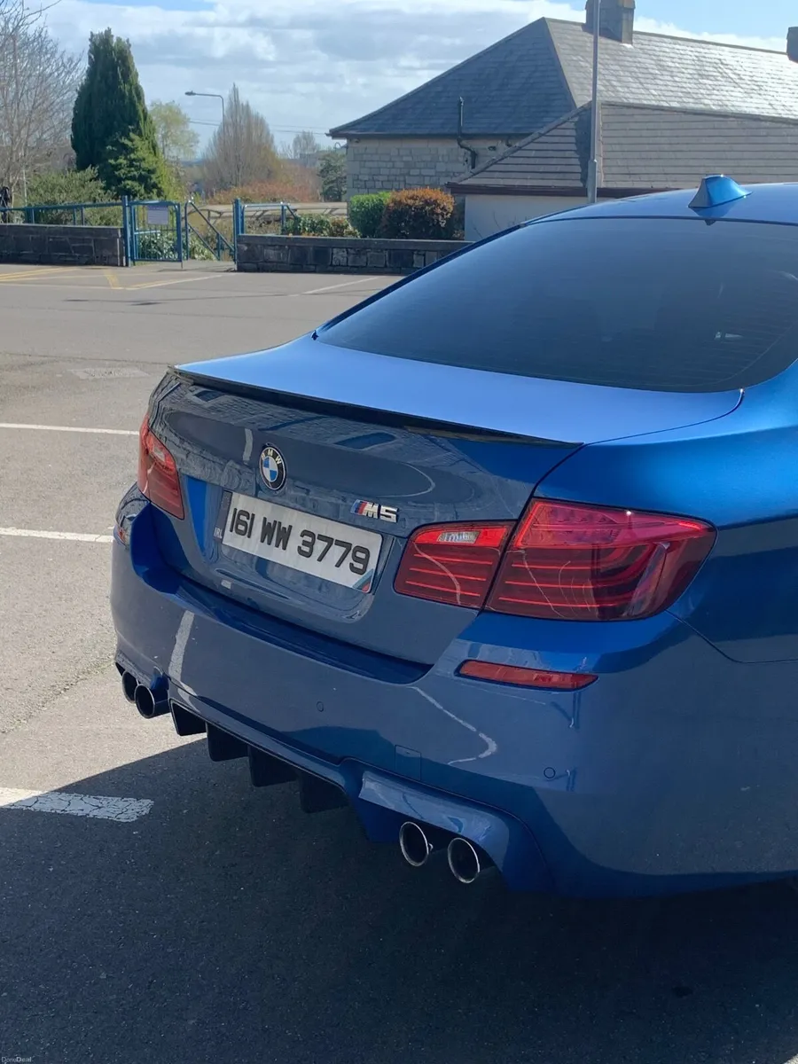 BMW M5 2016 - Image 2