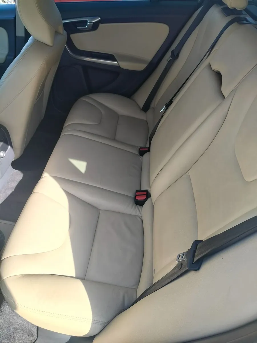Volvo V60 2014 - Image 2