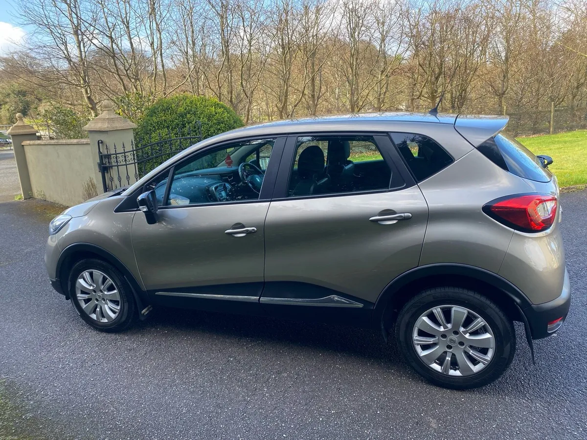 Renault Captur - Image 1