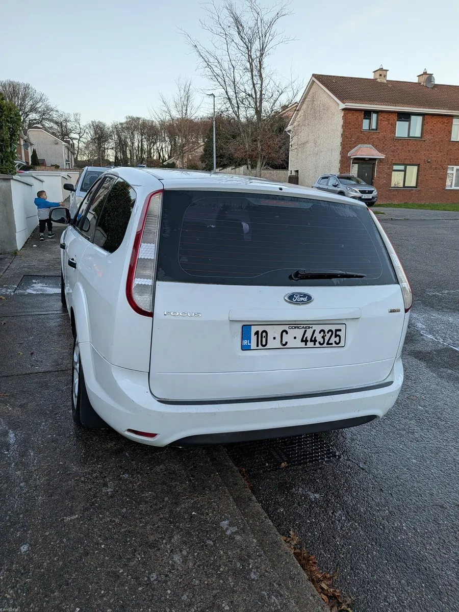 2010 Ford Focus - Image 3