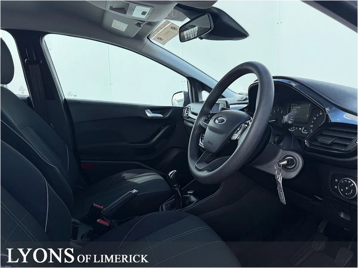 Ford Fiesta 1.1L 70 PS Zetec - Image 3