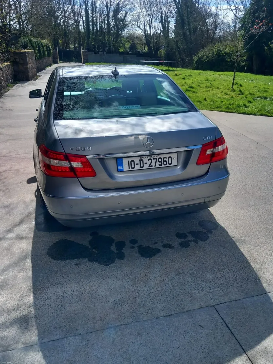 Mercedes-Benz E-Class 2010 - Image 3