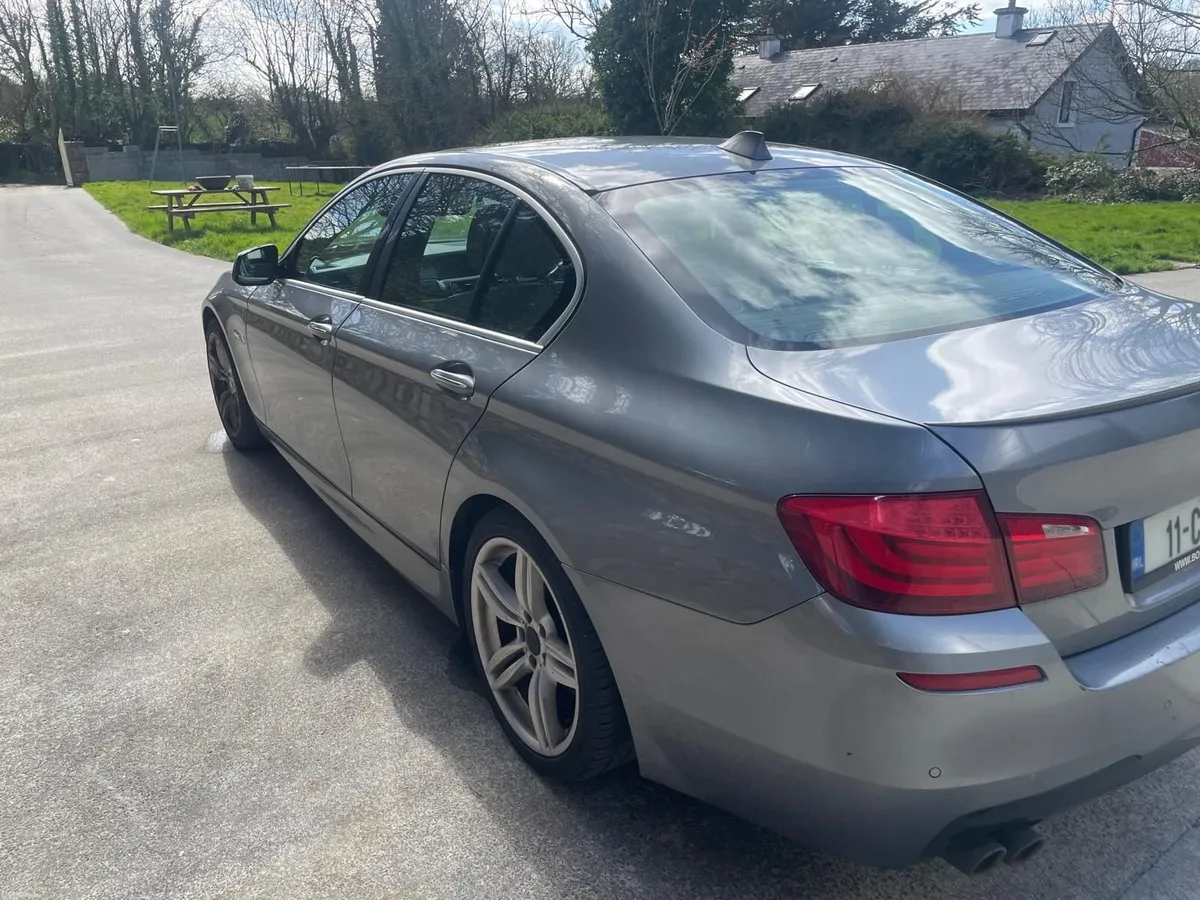BMW 5-Series 2011 - Image 2