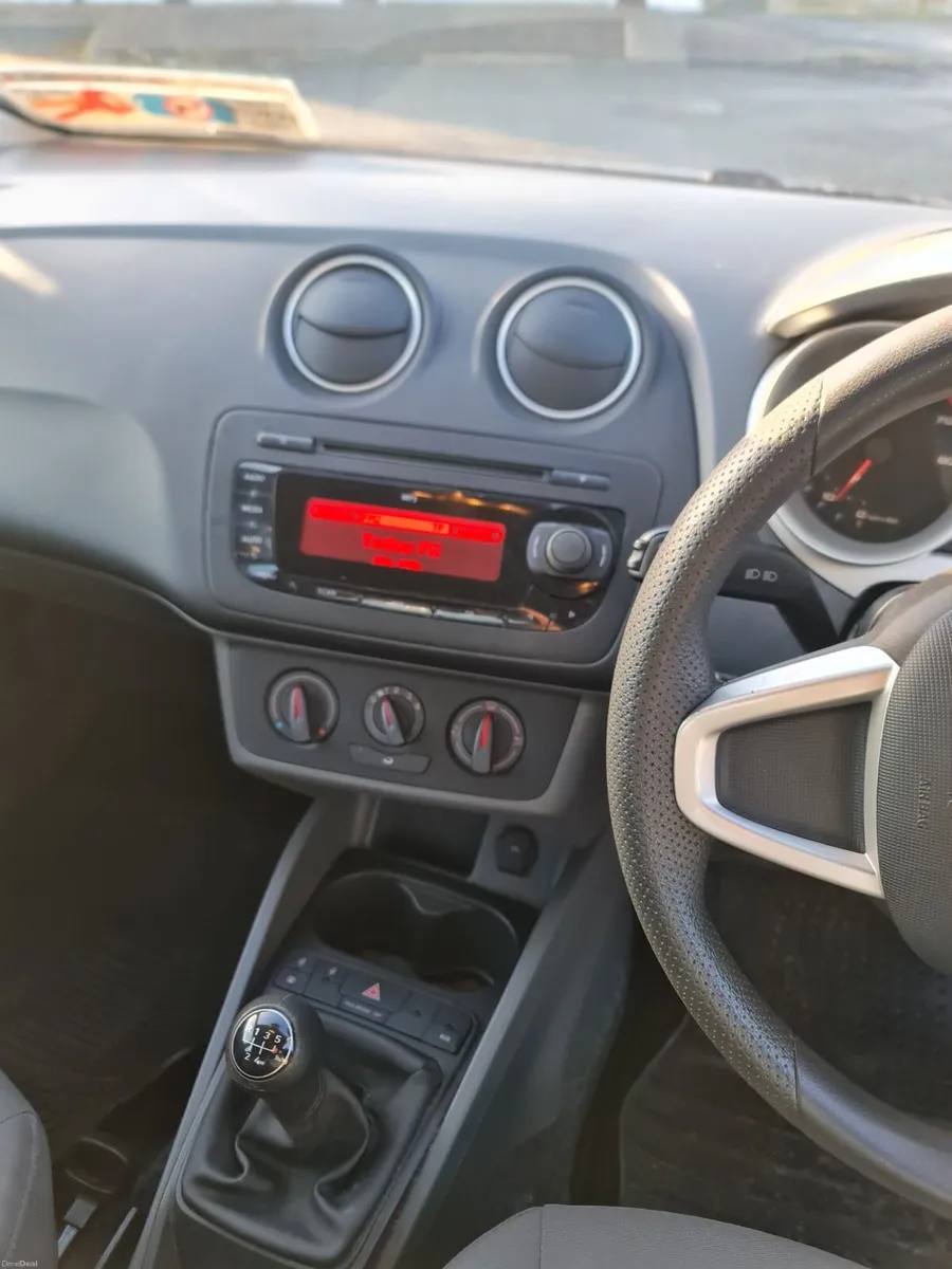 SEAT Ibiza 2010 - Image 2