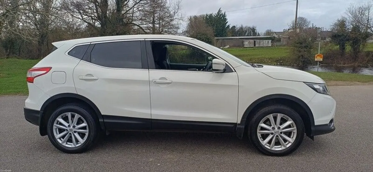 2015 Nissan Qashqai - Image 2
