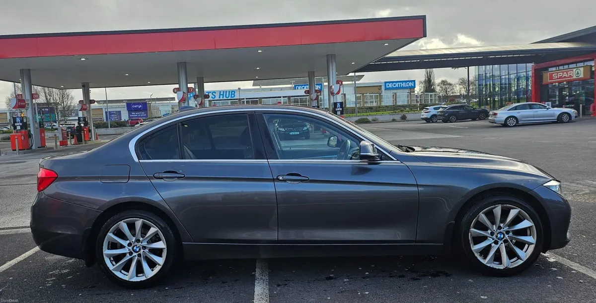 BMW 3-Series 2017 - Image 2