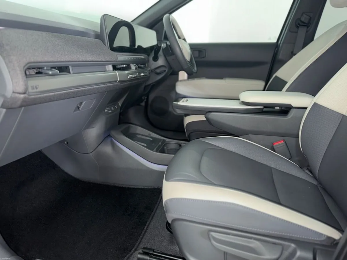 Kia EV3 Earth GT Line Long Range - Image 3