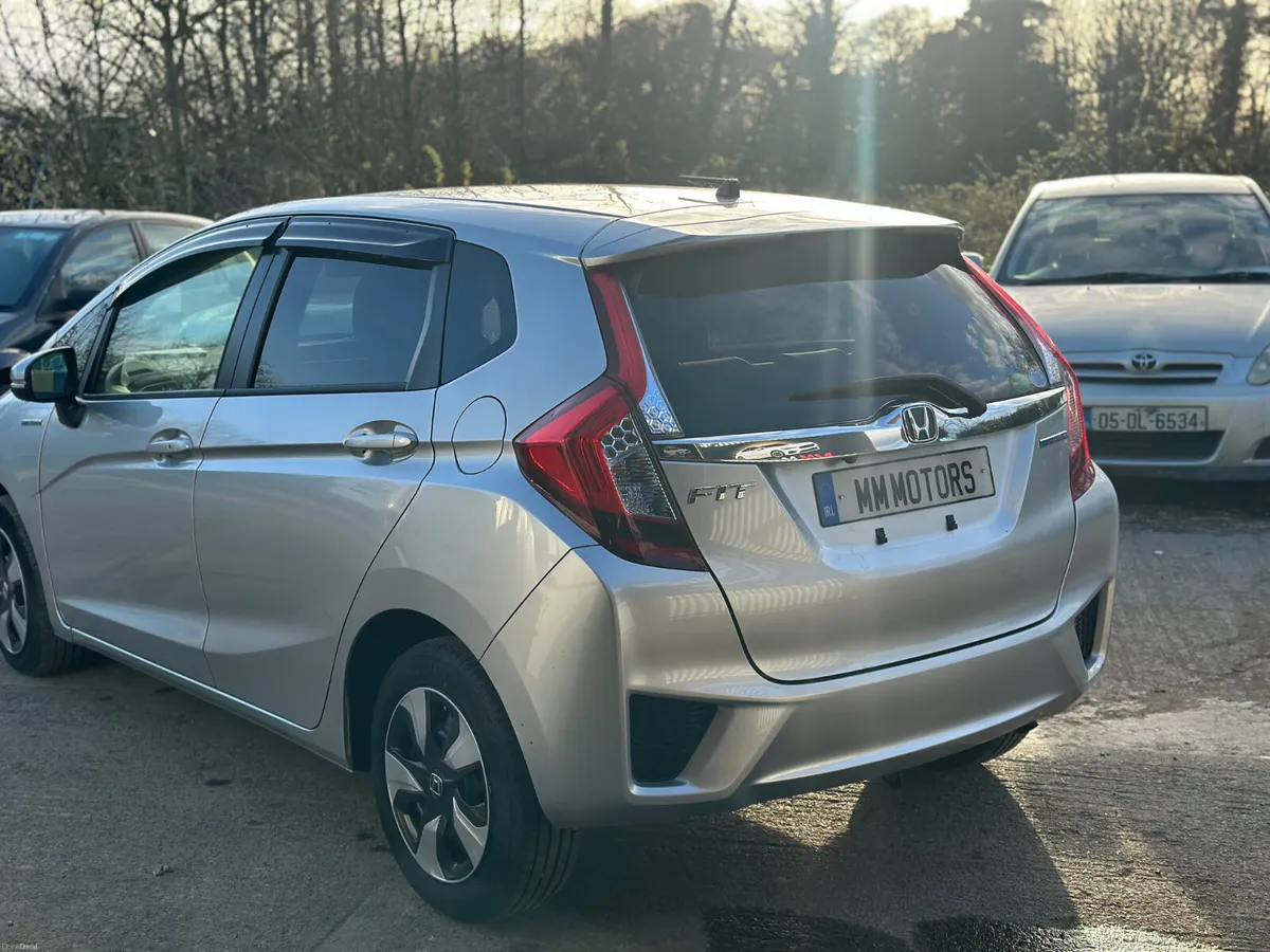 Honda Fit 2017 1.5 Hybrid - Image 4