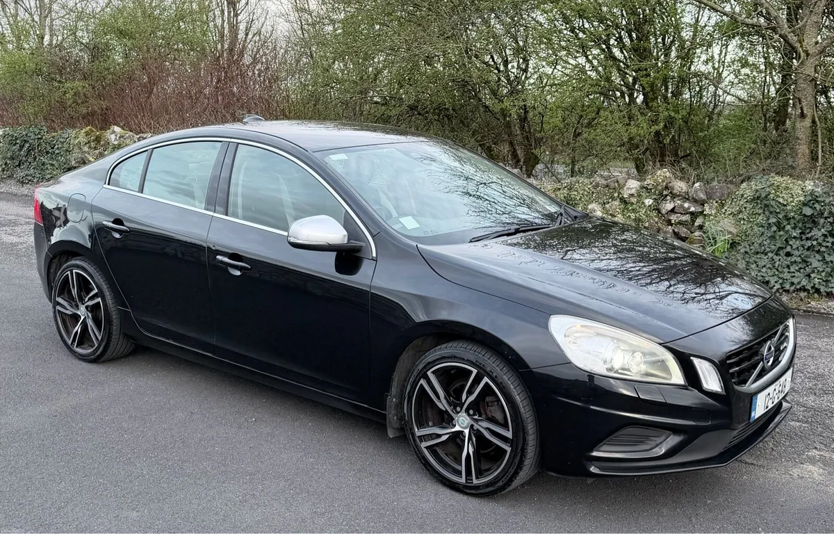 VOLVO S60 D3 R-Design - Image 2