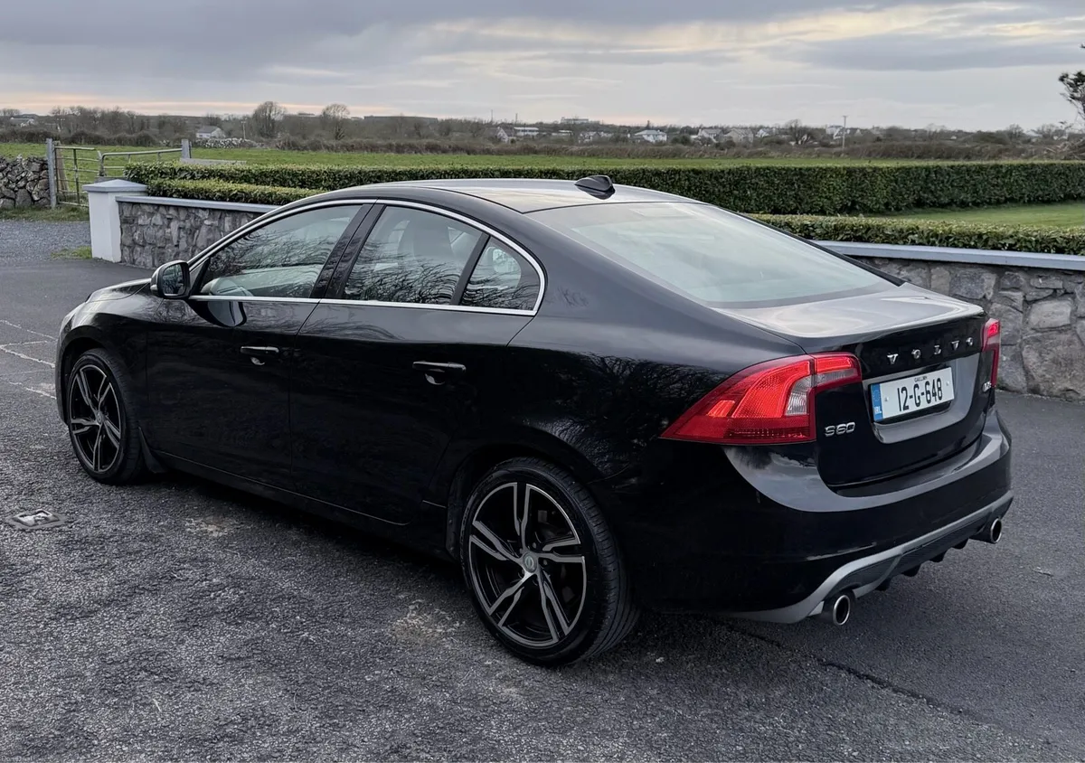 VOLVO S60 D3 R-Design - Image 4