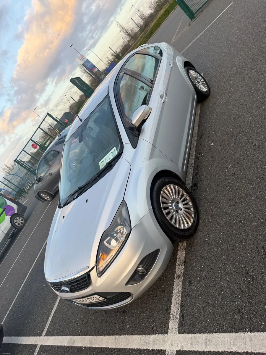 Ford Focus 2011 - Image 1