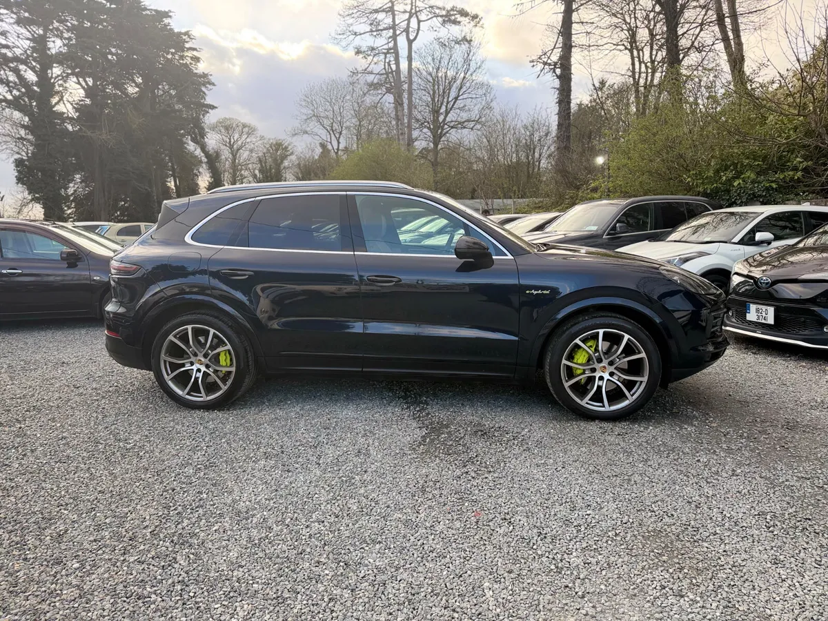 Porsche Cayenne 2022 - Image 2