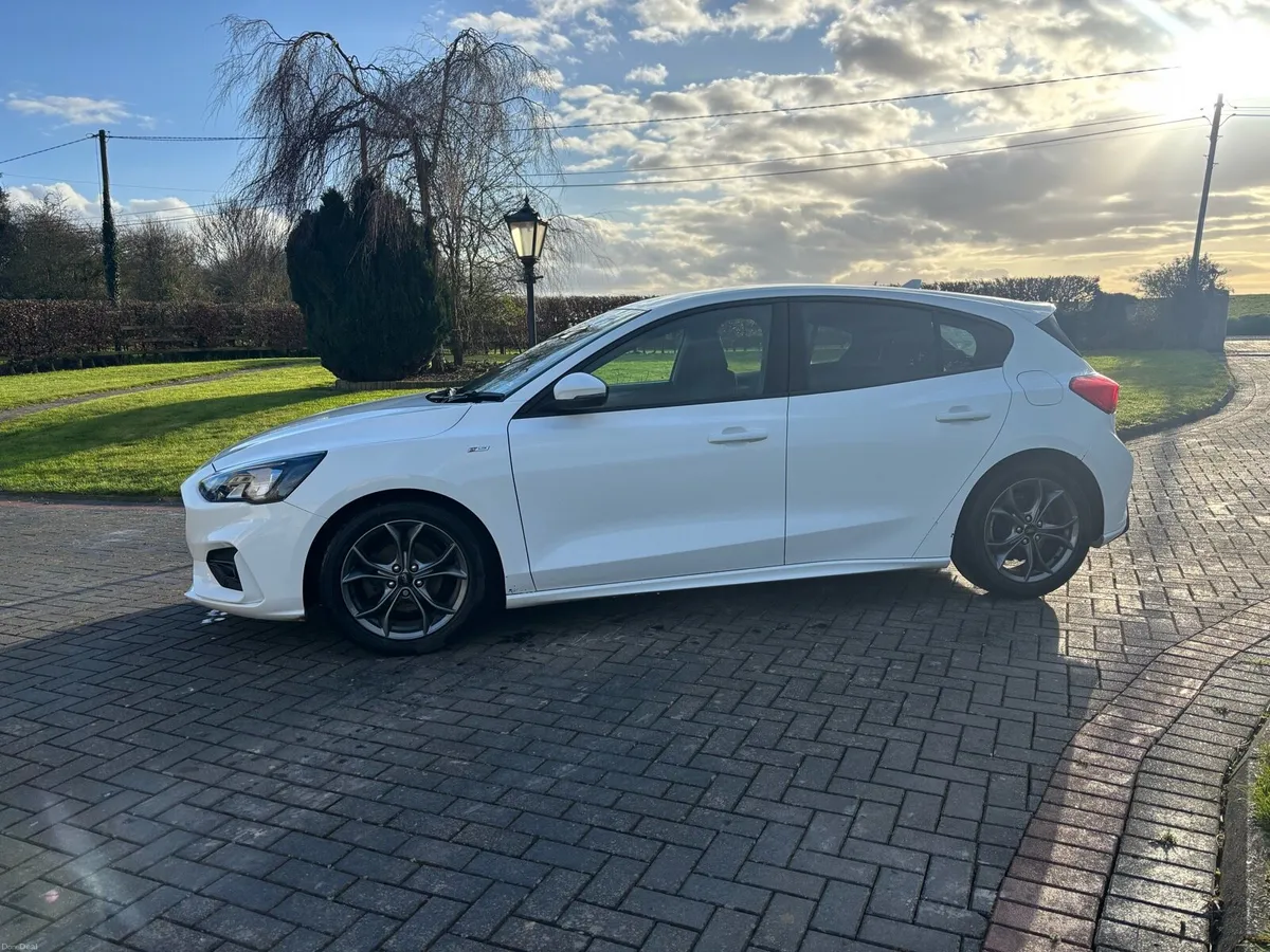 2019 Ford Focus ST Line - Image 4