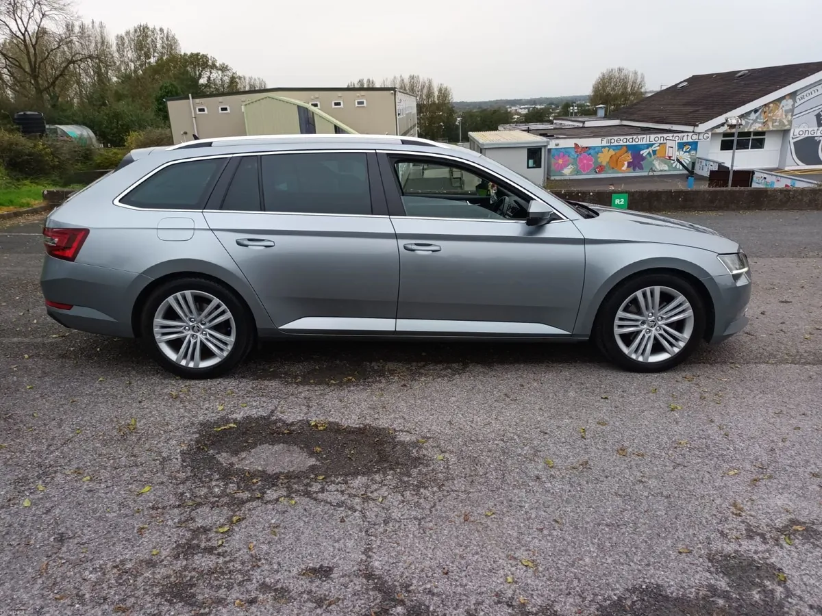 SKODA SUPERB ESTATE 2019 AUTO - Image 6