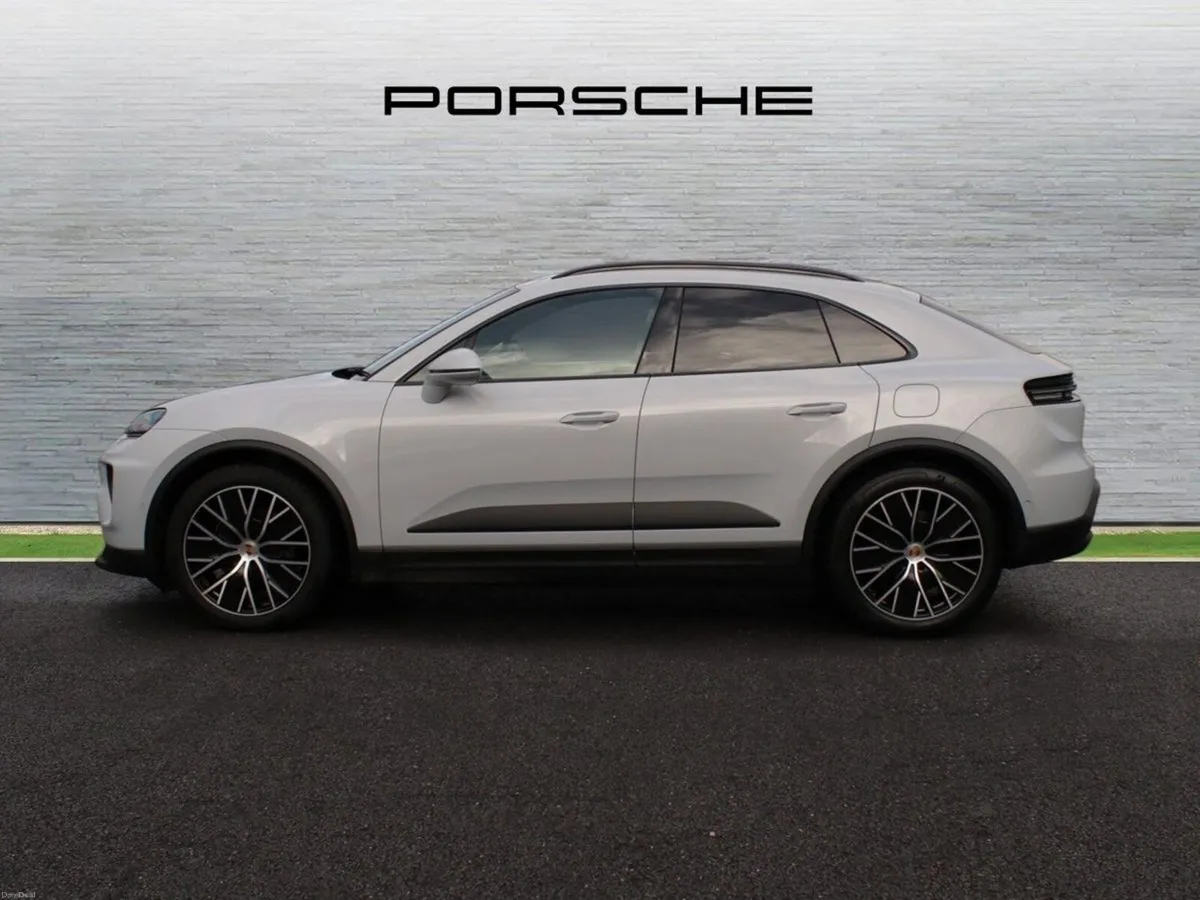 Porsche Macan 4 Electric - Image 4