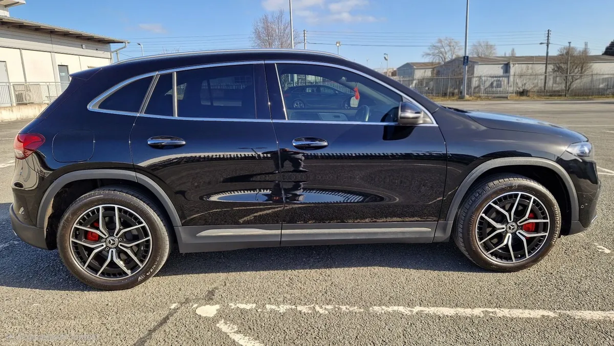 Mercedes-Benz EQA 250+ AMG Line Premium 2023 - Image 3