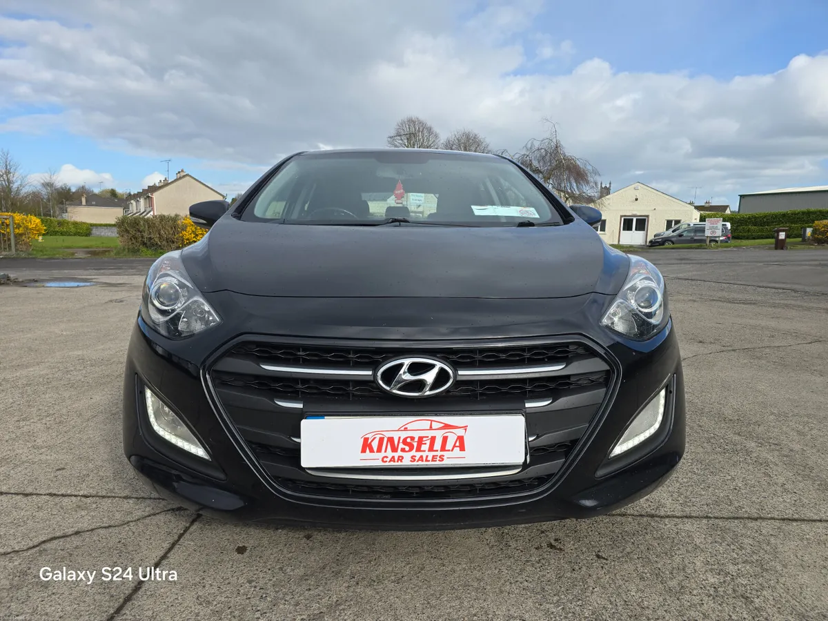 Hyundai i30  1.4 Petrol Deluxe - Image 2