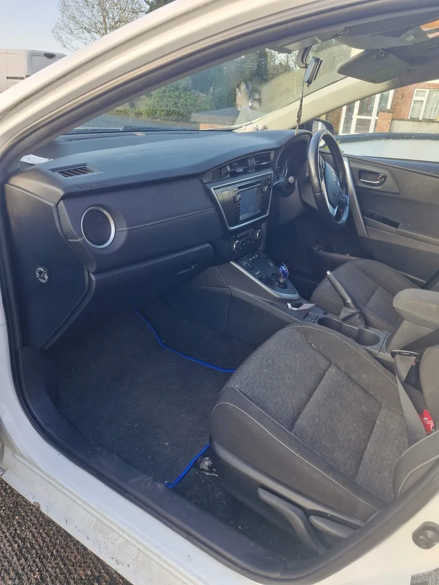 Toyota Auris Self Charging Hybrid - Image 3