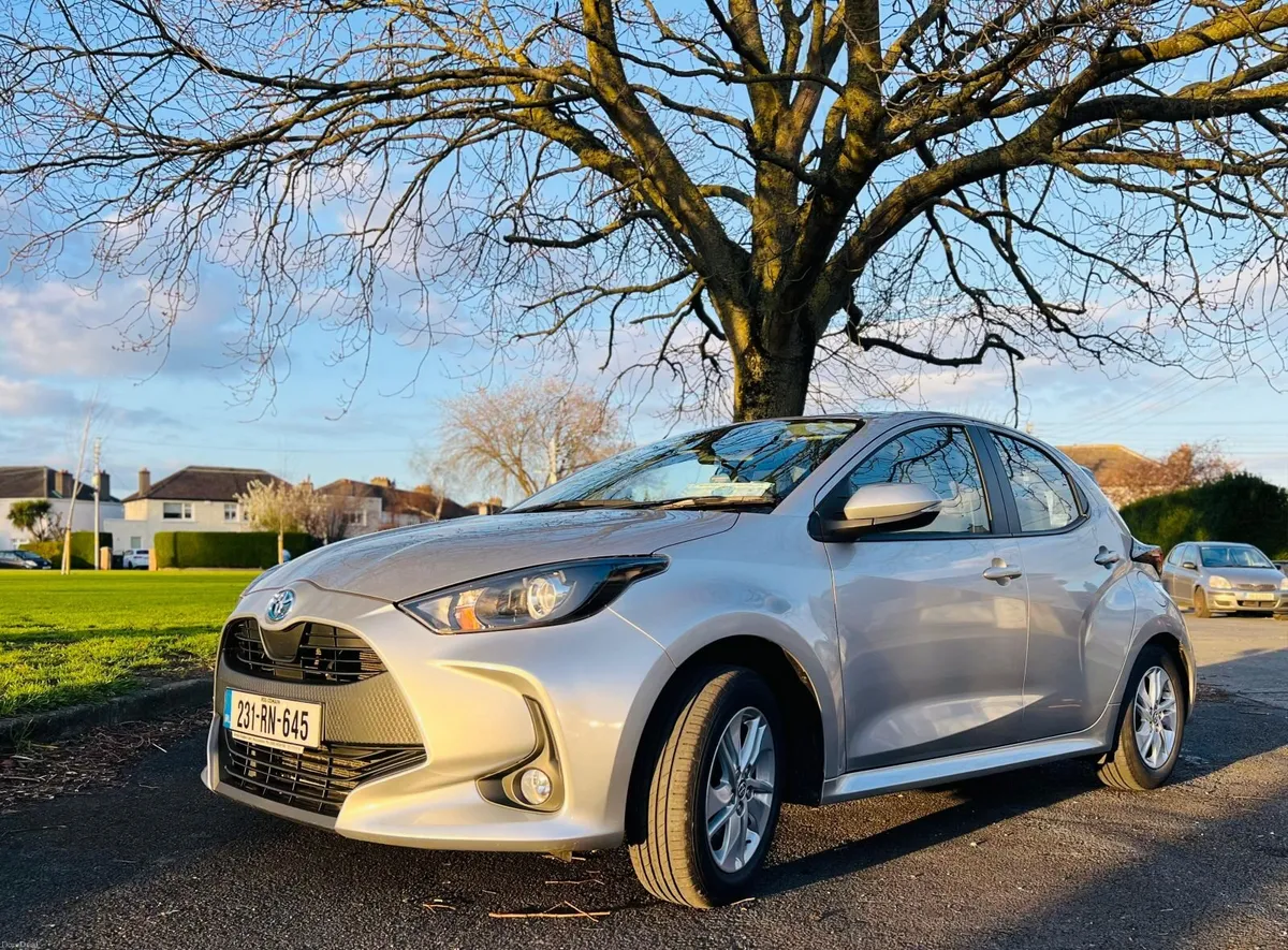 Toyota Yaris 2023 Hybrid Luna - Image 1