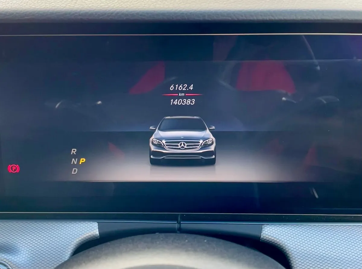 Mercedes-Benz E220d AMG Line Premium Plus 2018 - Image 2