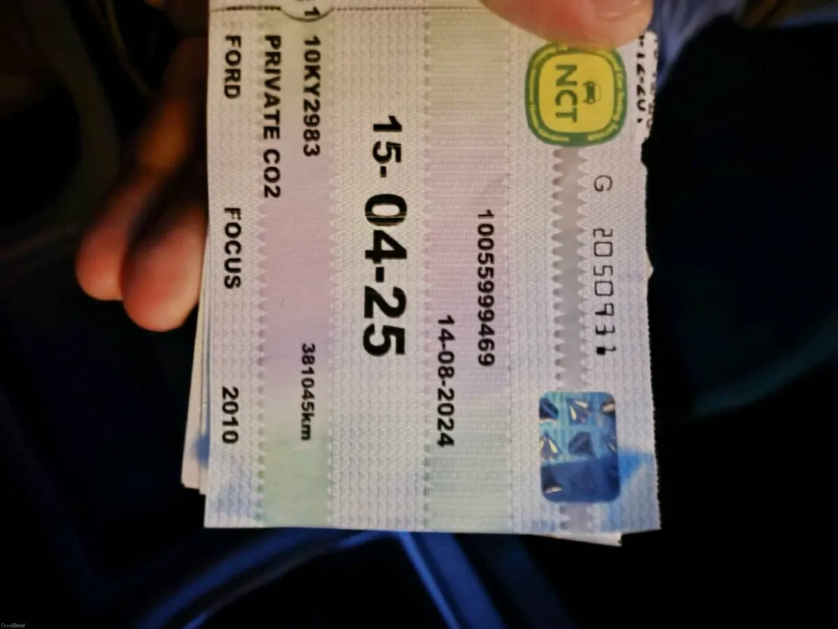 Ford Focus 2010 - Image 2