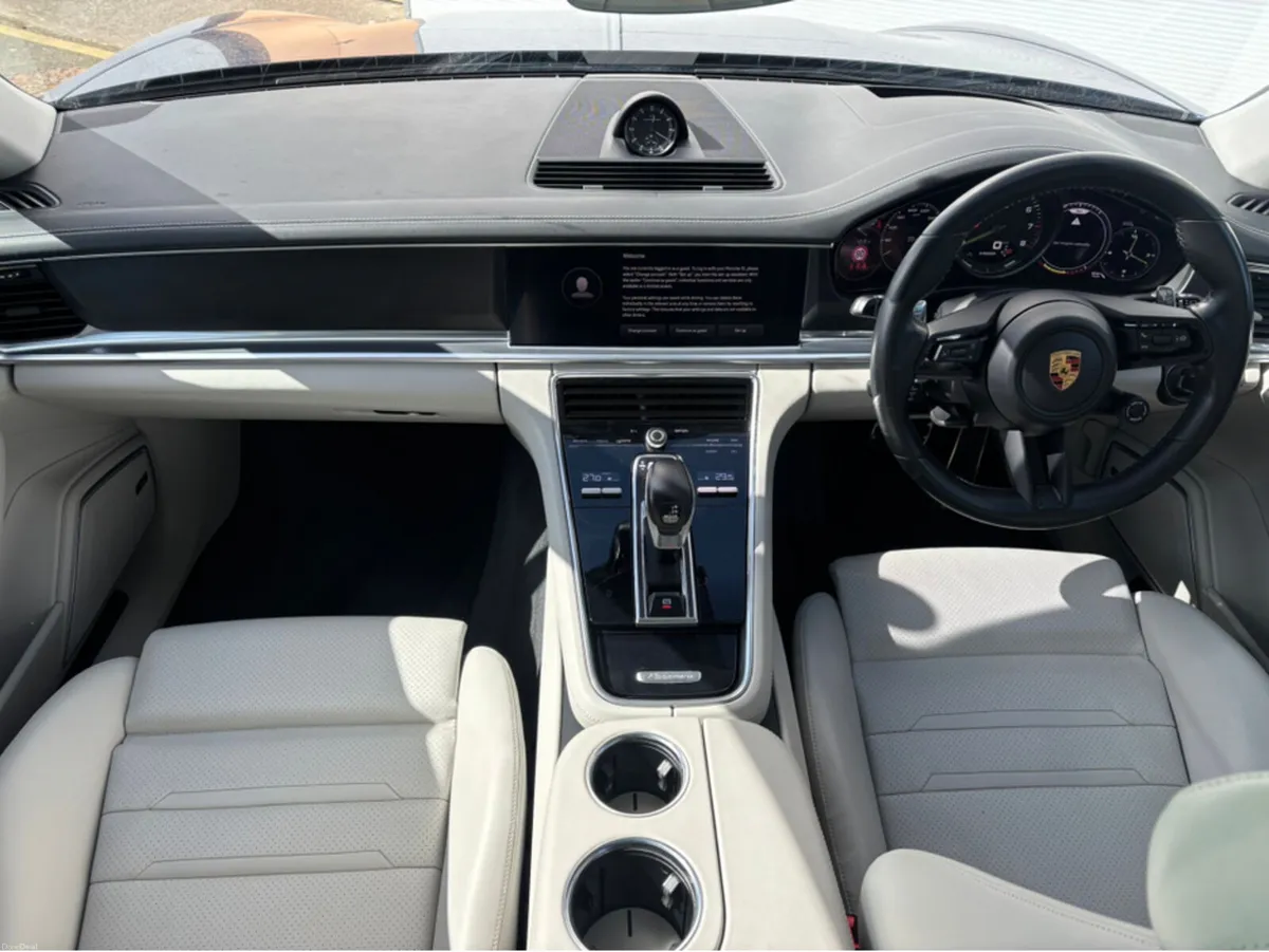 Porsche Panamera 4 E-HYBRID SPORT TURISMO 5DR AUTO - Image 3