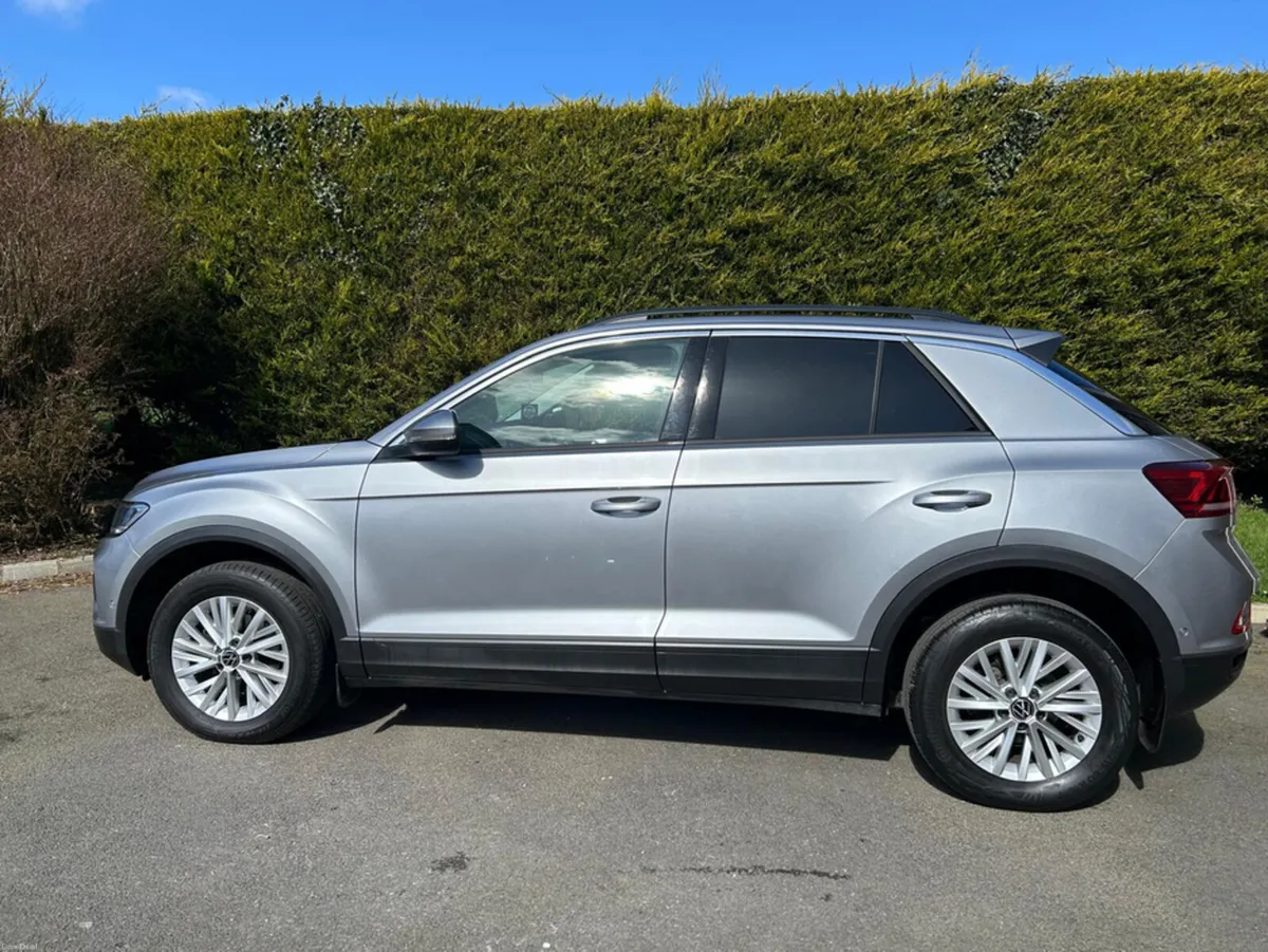 Volkswagen T-Roc LIFE 2.0 TDI MANUAL 6SPEED FWD 11 - Image 4