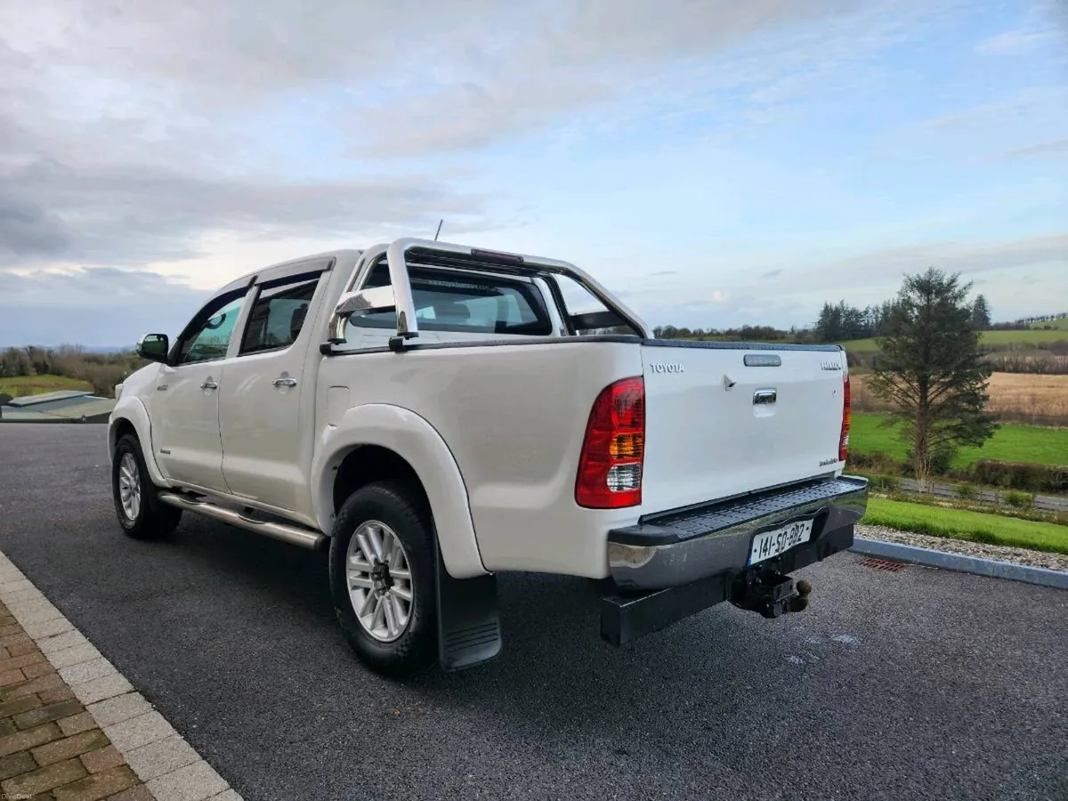 Toyota Hilux Invincible *NEW CHASSIS* - Image 4
