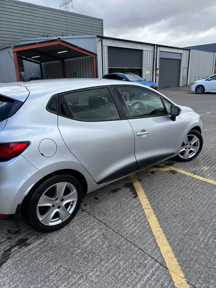 2015 Renault Clio Dynamique 1.2 petrol - Image 4