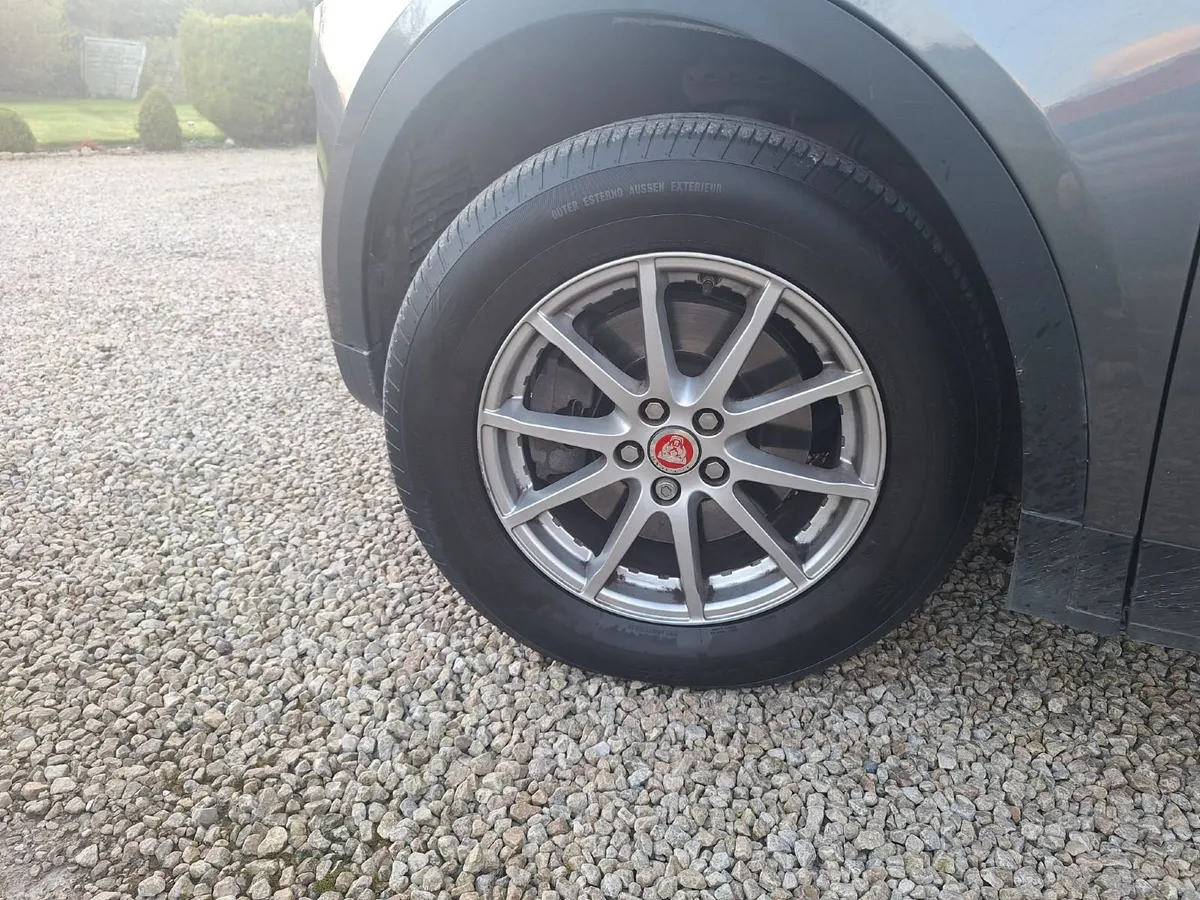 2020 Jaguar E-Pace - Image 4