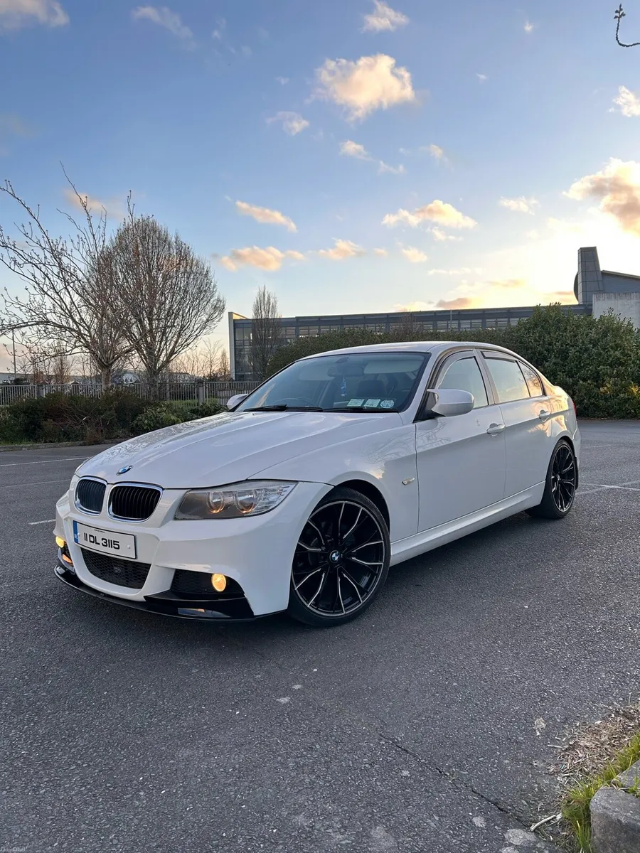 2011 BMW E90 320d - Image 1