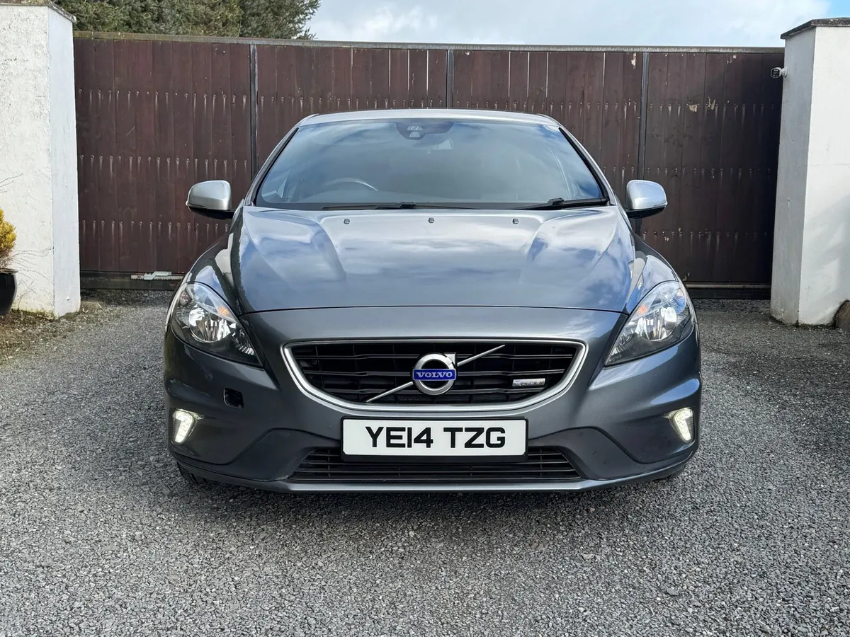 Volvo V40 D2 R DESIGN 5dr - Image 2