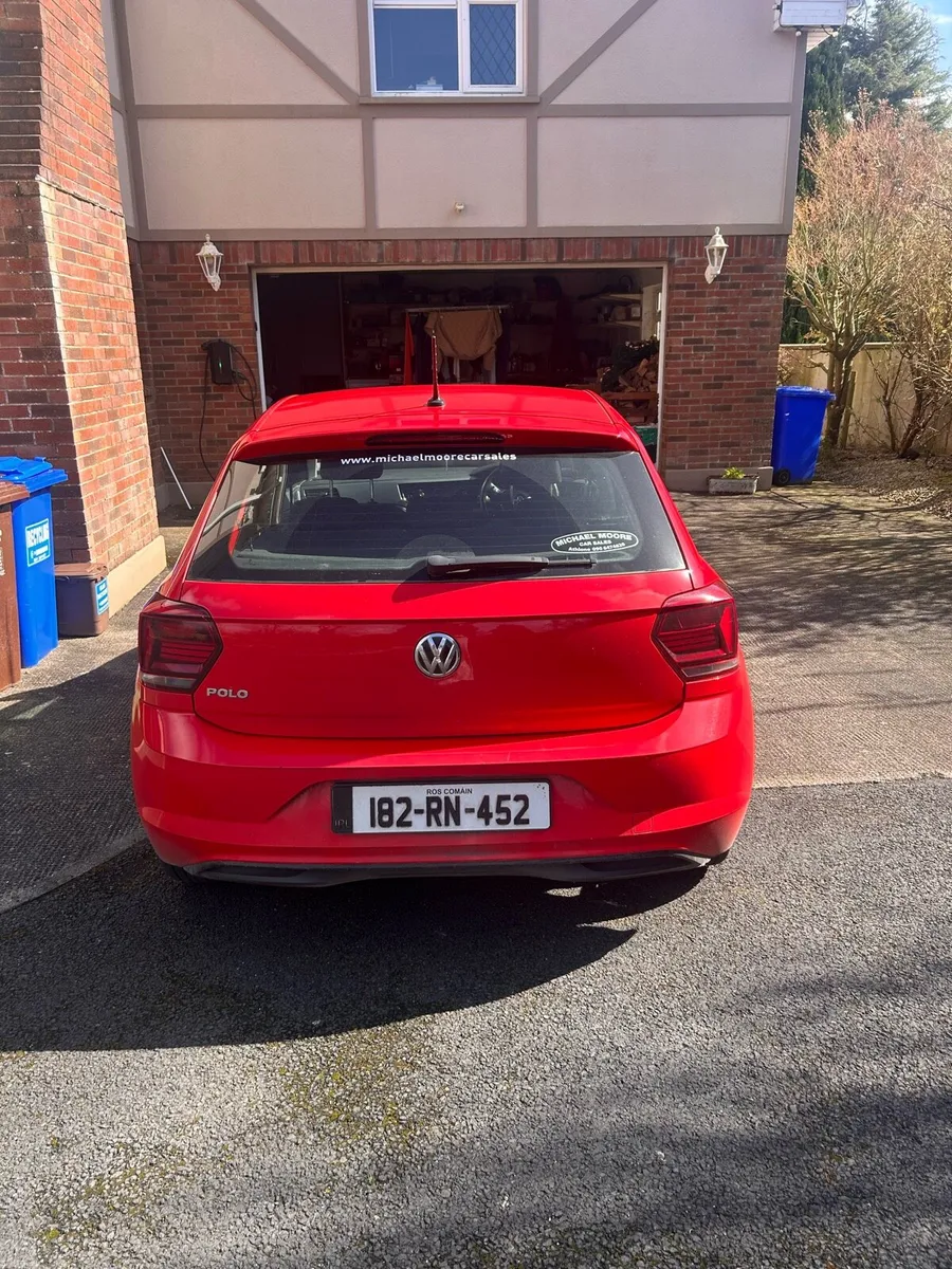 182 Red Volkswagen polo bluemotion - Image 3